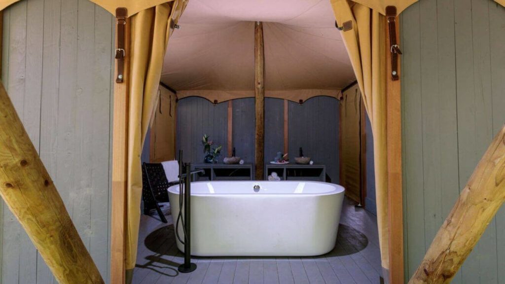 YALA glamping tent with luxurious bathroom