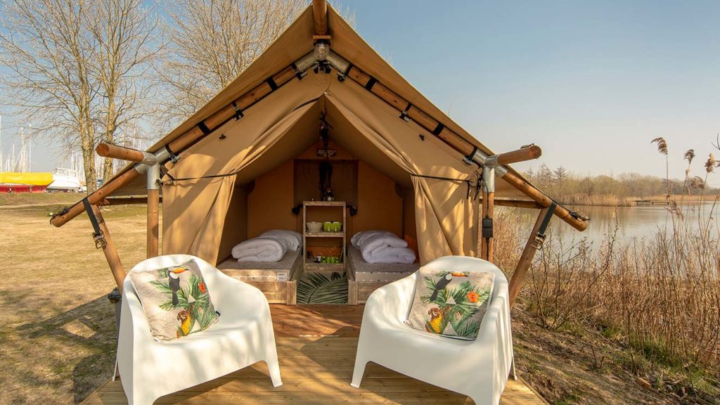 YALA_Sparkle_exterior_in_autum_landscape - Safari tents and glamping lodges