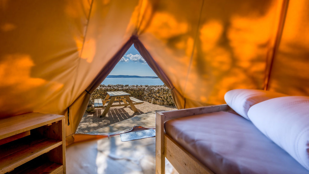 YALA_BellTent_inside_the_tent - safari tenten en glamping lodges